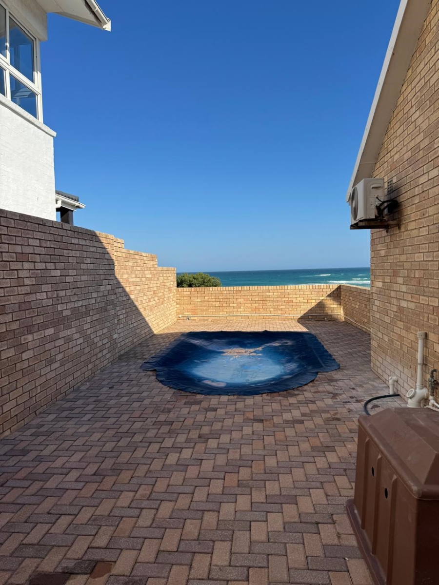 6 Bedroom Property for Sale in Aston Bay Eastern Cape